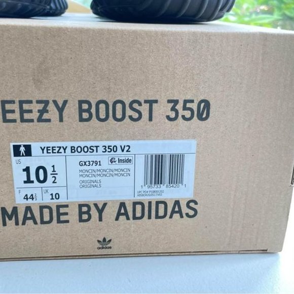 Adidas Yeezy Boost 350 colored Black and White